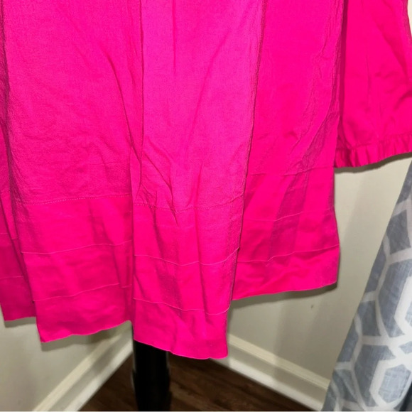 Fuschia old navy top with peep hole - Picture 4 of 7